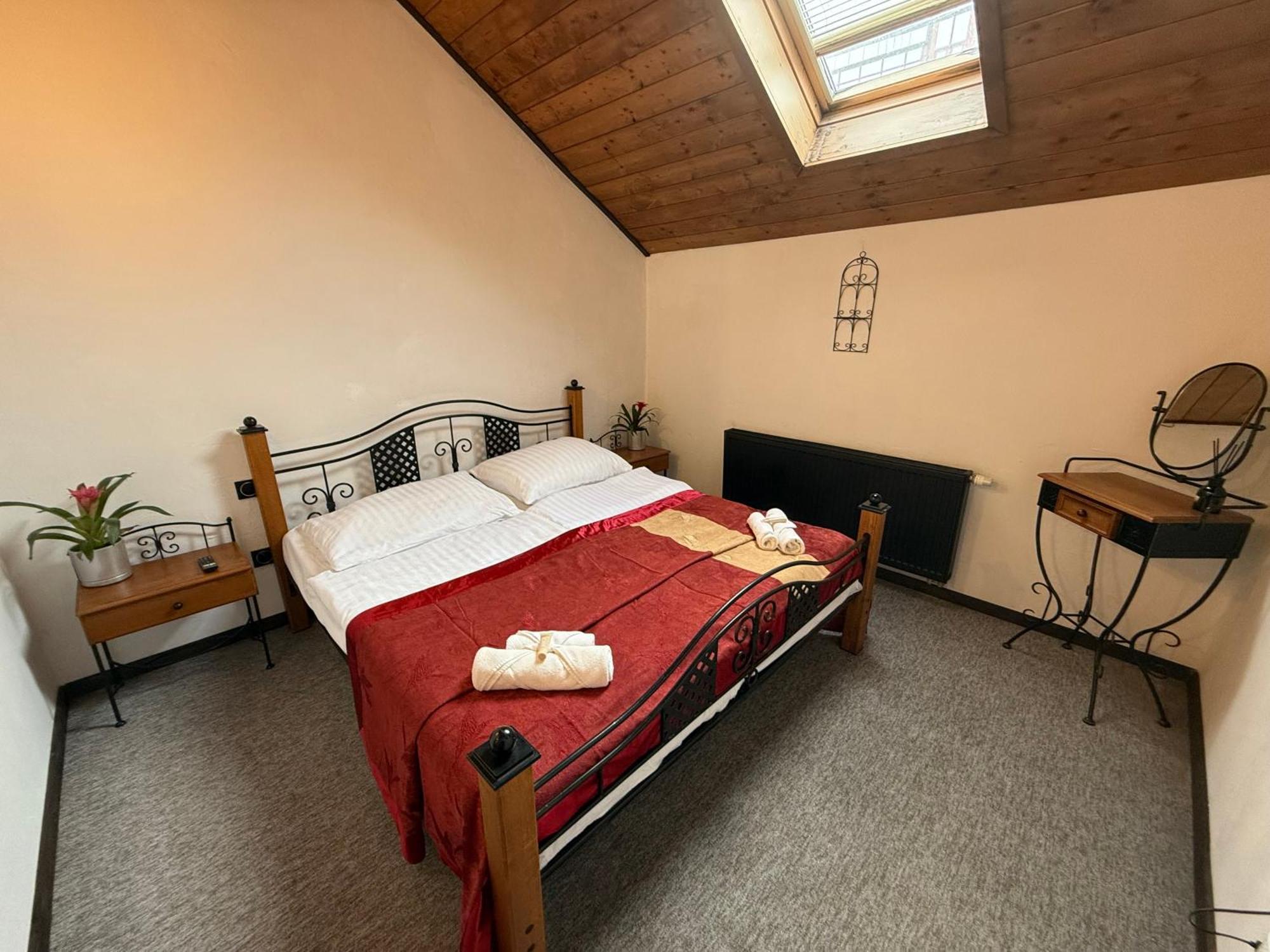 Hotel Plzensky Dvur Frýdek-Místek Dış mekan fotoğraf