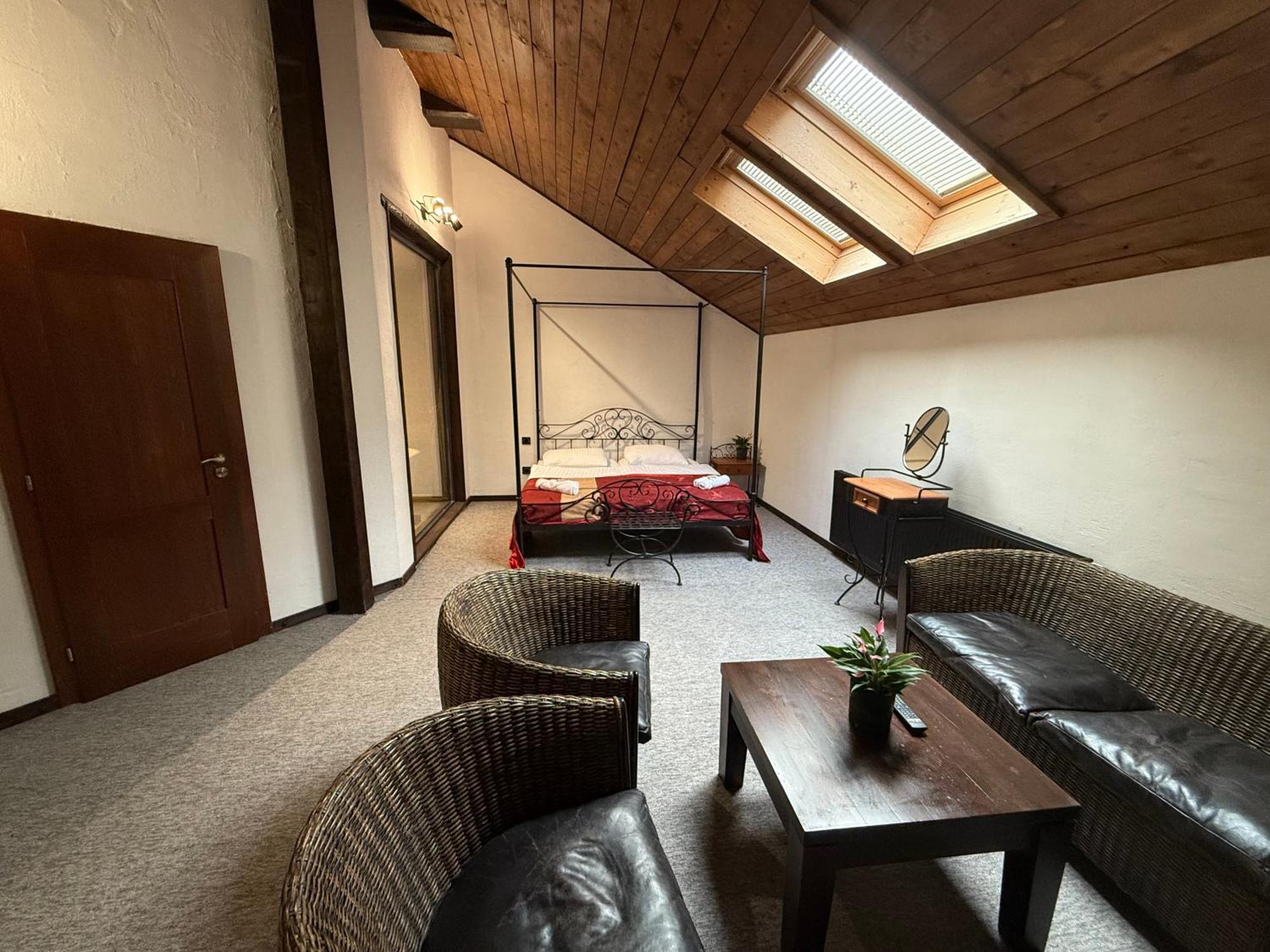 Hotel Plzensky Dvur Frýdek-Místek Dış mekan fotoğraf
