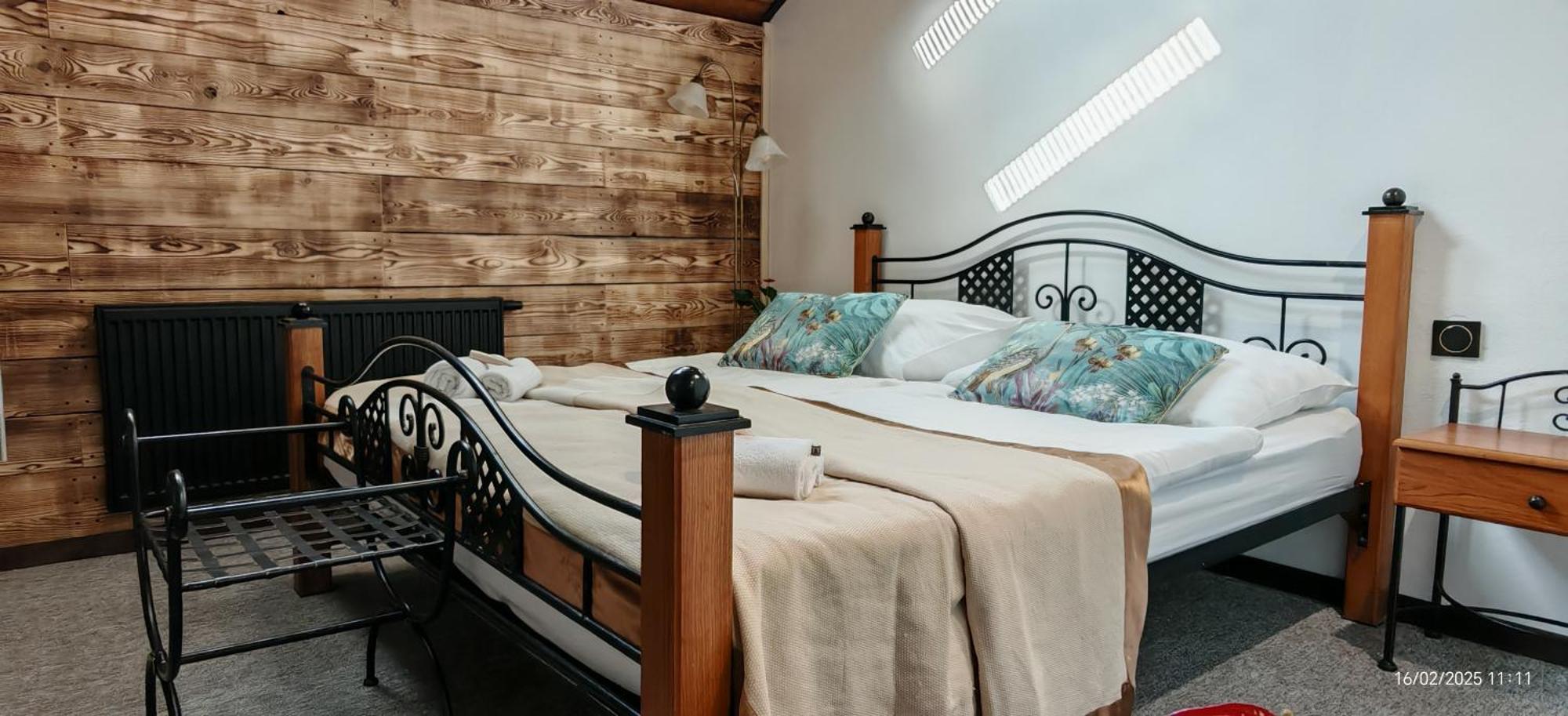 Hotel Plzensky Dvur Frýdek-Místek Dış mekan fotoğraf